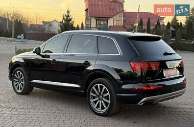 Внедорожник / Кроссовер Audi Q7 2016 в 