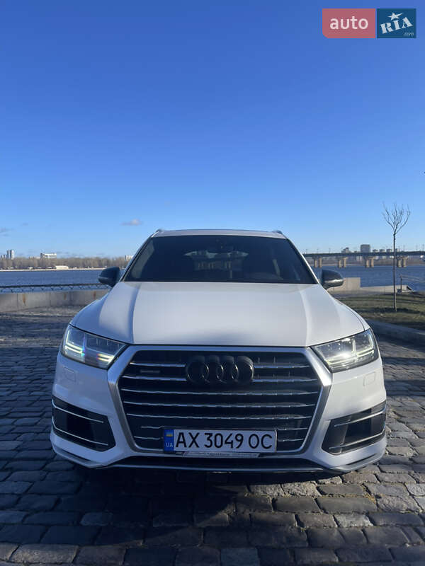 Позашляховик / Кросовер Audi Q7 2017 в Києві