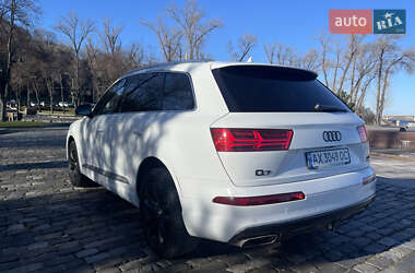 Позашляховик / Кросовер Audi Q7 2017 в Києві