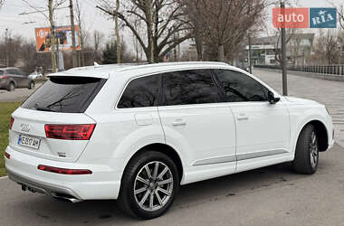 Позашляховик / Кросовер Audi Q7 2018 в 