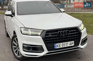 Позашляховик / Кросовер Audi Q7 2018 в 