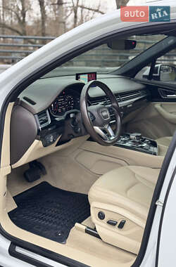 Позашляховик / Кросовер Audi Q7 2018 в 