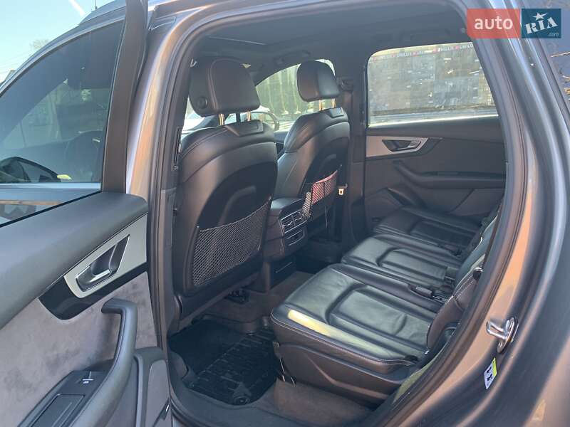 Внедорожник / Кроссовер Audi Q7 2016 в Ровно