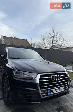 Внедорожник / Кроссовер Audi Q7 2017 в 