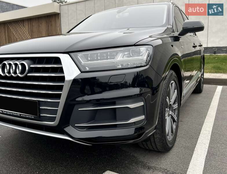 Внедорожник / Кроссовер Audi Q7 2015 в Киеве
