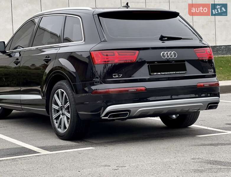Внедорожник / Кроссовер Audi Q7 2015 в Киеве