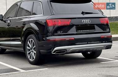 Внедорожник / Кроссовер Audi Q7 2015 в 