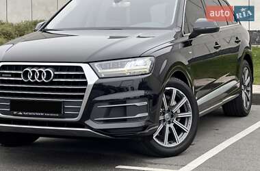 Внедорожник / Кроссовер Audi Q7 2015 в 