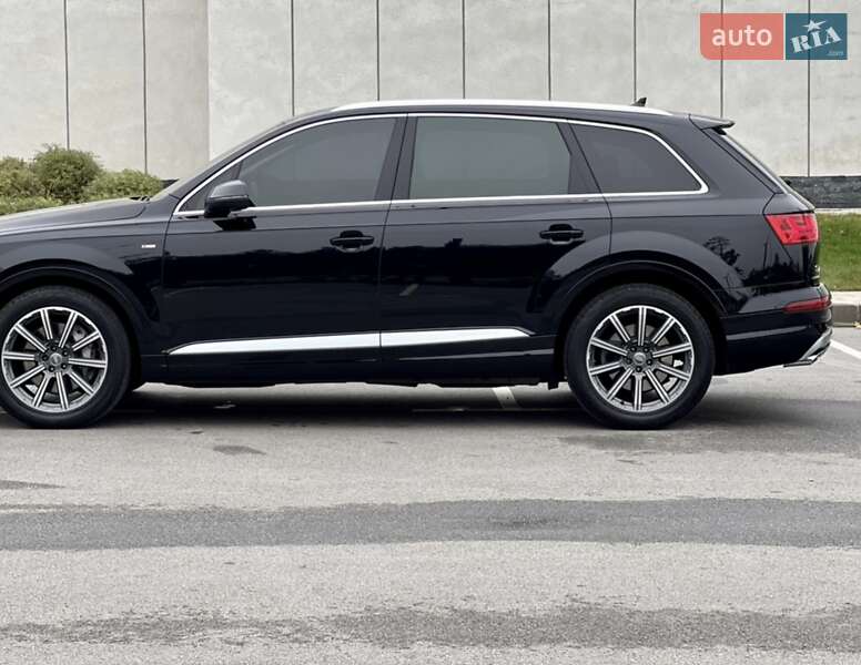 Внедорожник / Кроссовер Audi Q7 2015 в Киеве