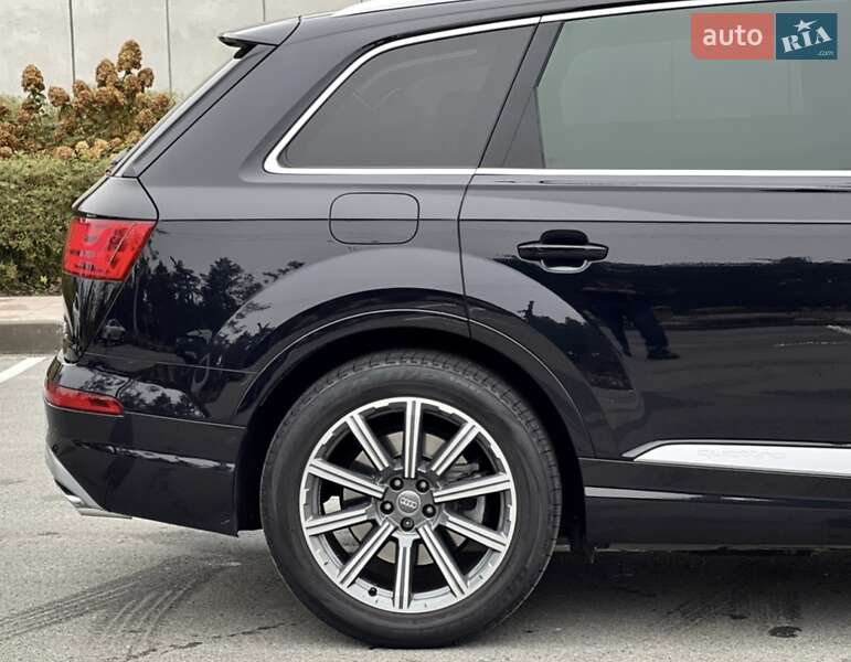 Внедорожник / Кроссовер Audi Q7 2015 в Киеве