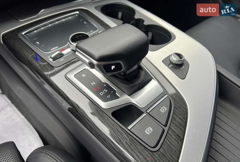 Внедорожник / Кроссовер Audi Q7 2015 в Киеве