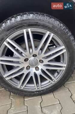 Внедорожник / Кроссовер Audi Q7 2009 в 