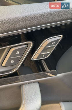 Внедорожник / Кроссовер Audi Q7 2015 в 