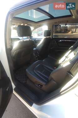 Позашляховик / Кросовер Audi Q7 2015 в 