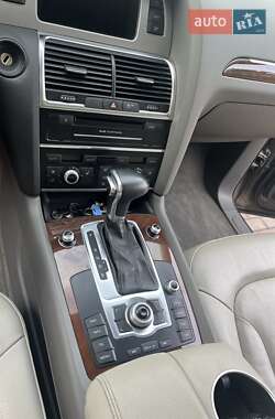 Позашляховик / Кросовер Audi Q7 2012 в 