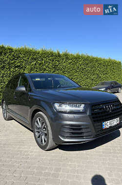 Внедорожник / Кроссовер Audi Q7 2015 в 