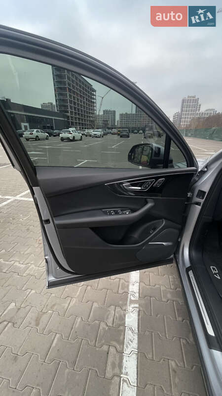 Позашляховик / Кросовер Audi Q7 2019 в Києві