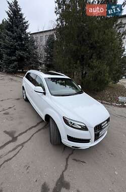 Позашляховик / Кросовер Audi Q7 2010 в 