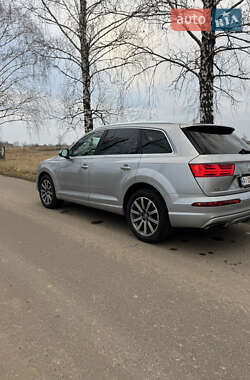 Позашляховик / Кросовер Audi Q7 2018 в 