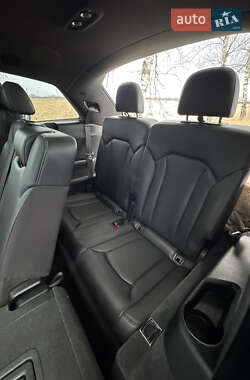 Позашляховик / Кросовер Audi Q7 2018 в 