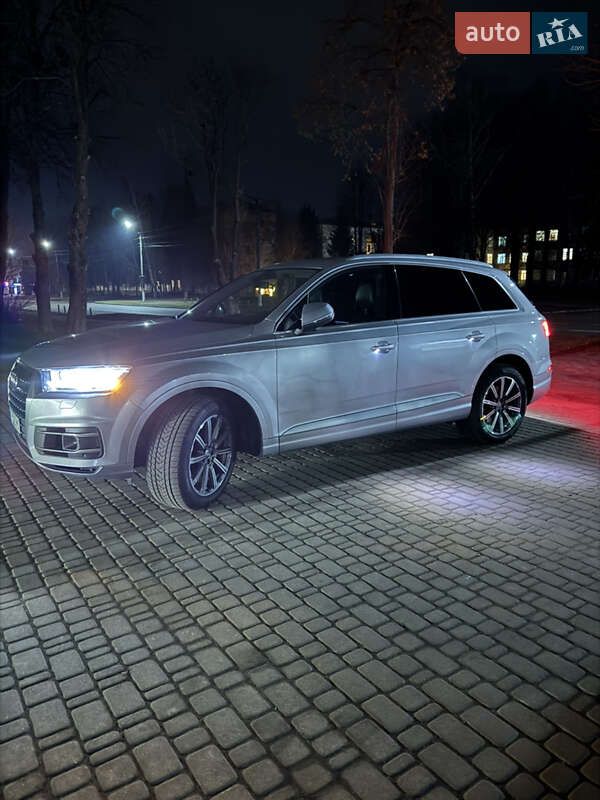 Позашляховик / Кросовер Audi Q7 2018 в Переяславі