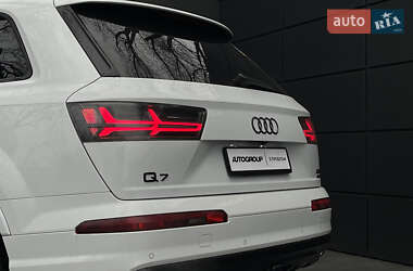 Внедорожник / Кроссовер Audi Q7 2018 в 