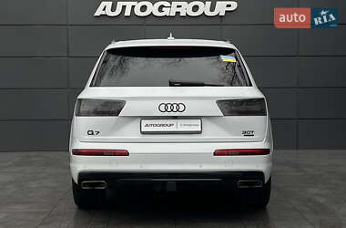 Внедорожник / Кроссовер Audi Q7 2018 в 
