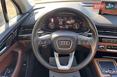 Внедорожник / Кроссовер Audi Q7 2017 в 