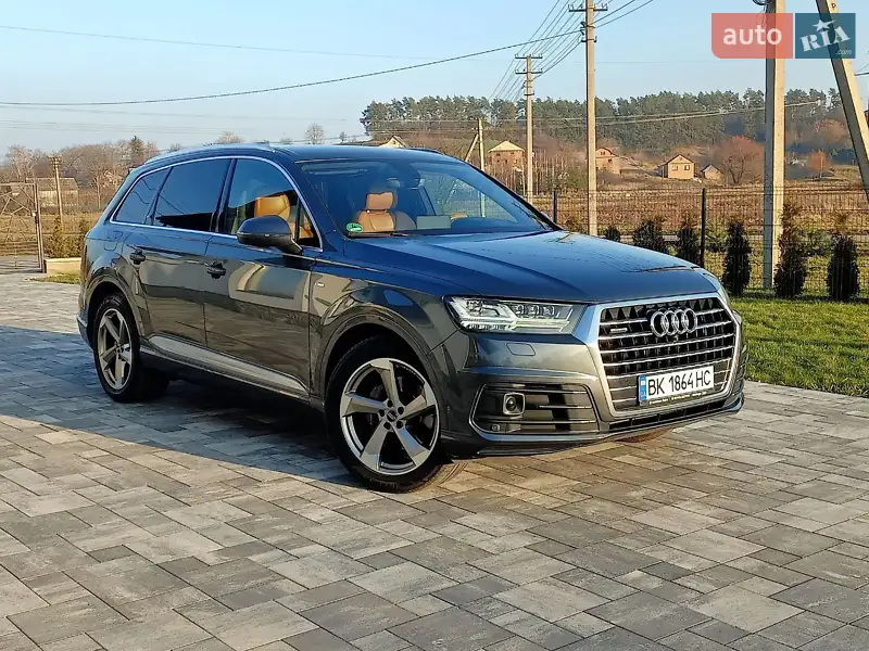 Внедорожник / Кроссовер Audi Q7 2017 в 