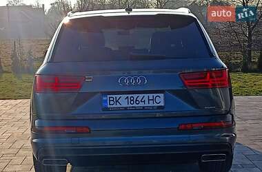 Внедорожник / Кроссовер Audi Q7 2017 в Ровно