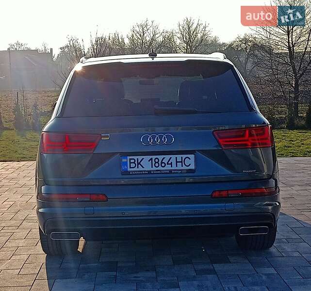 Внедорожник / Кроссовер Audi Q7 2017 в Ровно