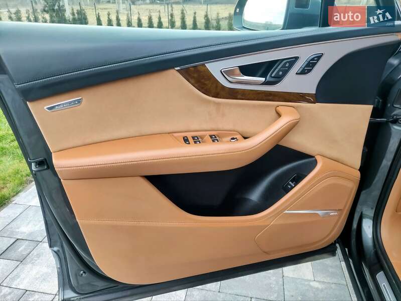 Внедорожник / Кроссовер Audi Q7 2017 в Ровно