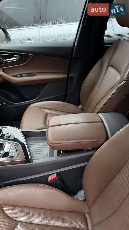 Внедорожник / Кроссовер Audi Q7 2017 в Черновцах