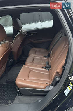 Позашляховик / Кросовер Audi Q7 2017 в 