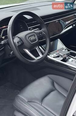 Внедорожник / Кроссовер Audi Q7 2022 в 
