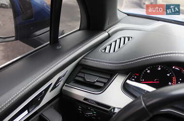 Внедорожник / Кроссовер Audi Q7 2016 в 