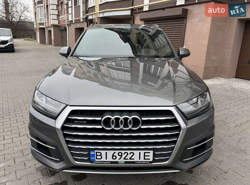 Внедорожник / Кроссовер Audi Q7 2016 в 