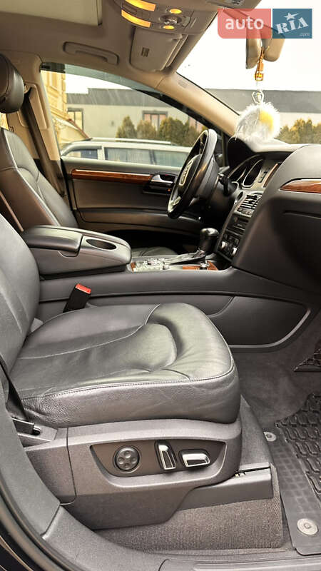 Позашляховик / Кросовер Audi Q7 2012 в Косові