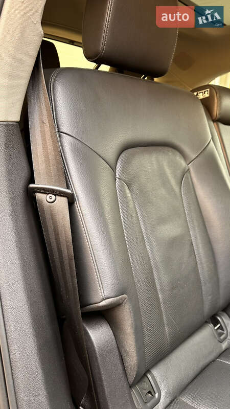 Позашляховик / Кросовер Audi Q7 2012 в Косові