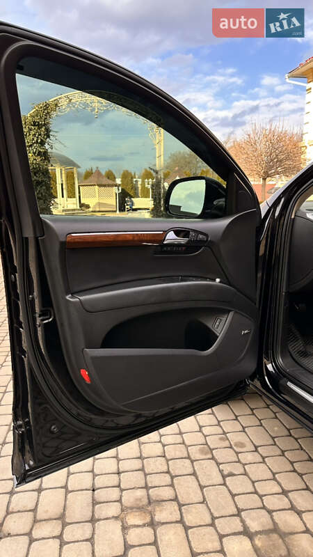 Позашляховик / Кросовер Audi Q7 2012 в Косові