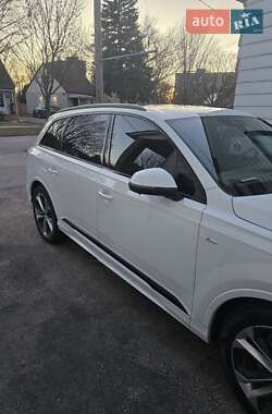 Внедорожник / Кроссовер Audi Q7 2020 в 