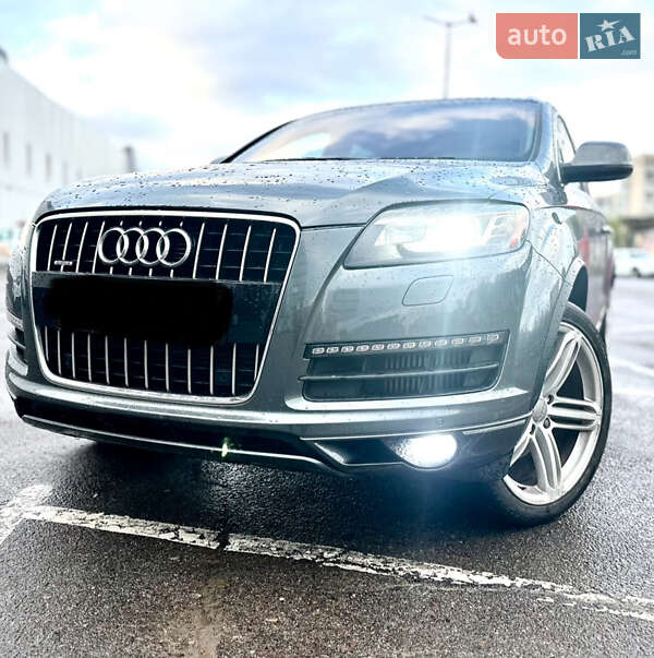 Внедорожник / Кроссовер Audi Q7 2015 в 