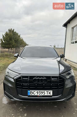 Позашляховик / Кросовер Audi Q7 2020 в 