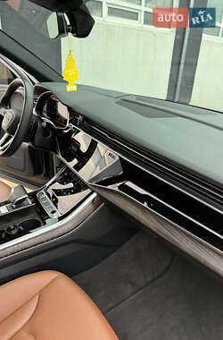 Позашляховик / Кросовер Audi Q7 2020 в 