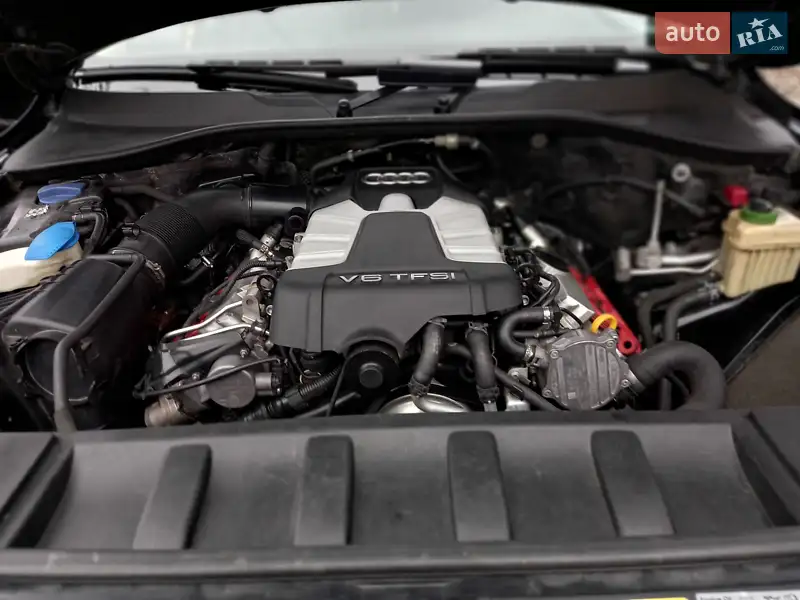 Внедорожник / Кроссовер Audi Q7 2015 в 