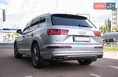 Внедорожник / Кроссовер Audi Q7 2015 в 