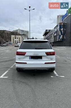 Позашляховик / Кросовер Audi Q7 2017 в Києві