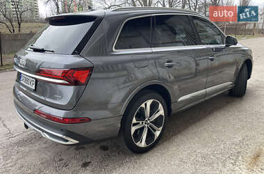 Внедорожник / Кроссовер Audi Q7 2021 в 