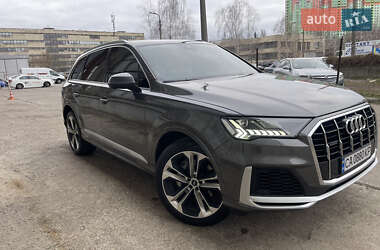 Внедорожник / Кроссовер Audi Q7 2021 в 