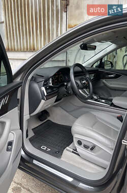 Внедорожник / Кроссовер Audi Q7 2021 в 